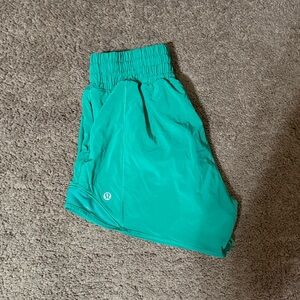 Lululemon Hotty Hot Shorts High Rise 4” Kelly Green Size 2